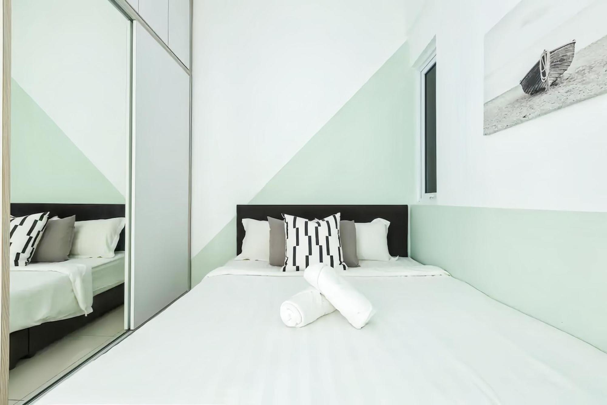 Maritime Seaview Suites Penang George Town Exterior foto