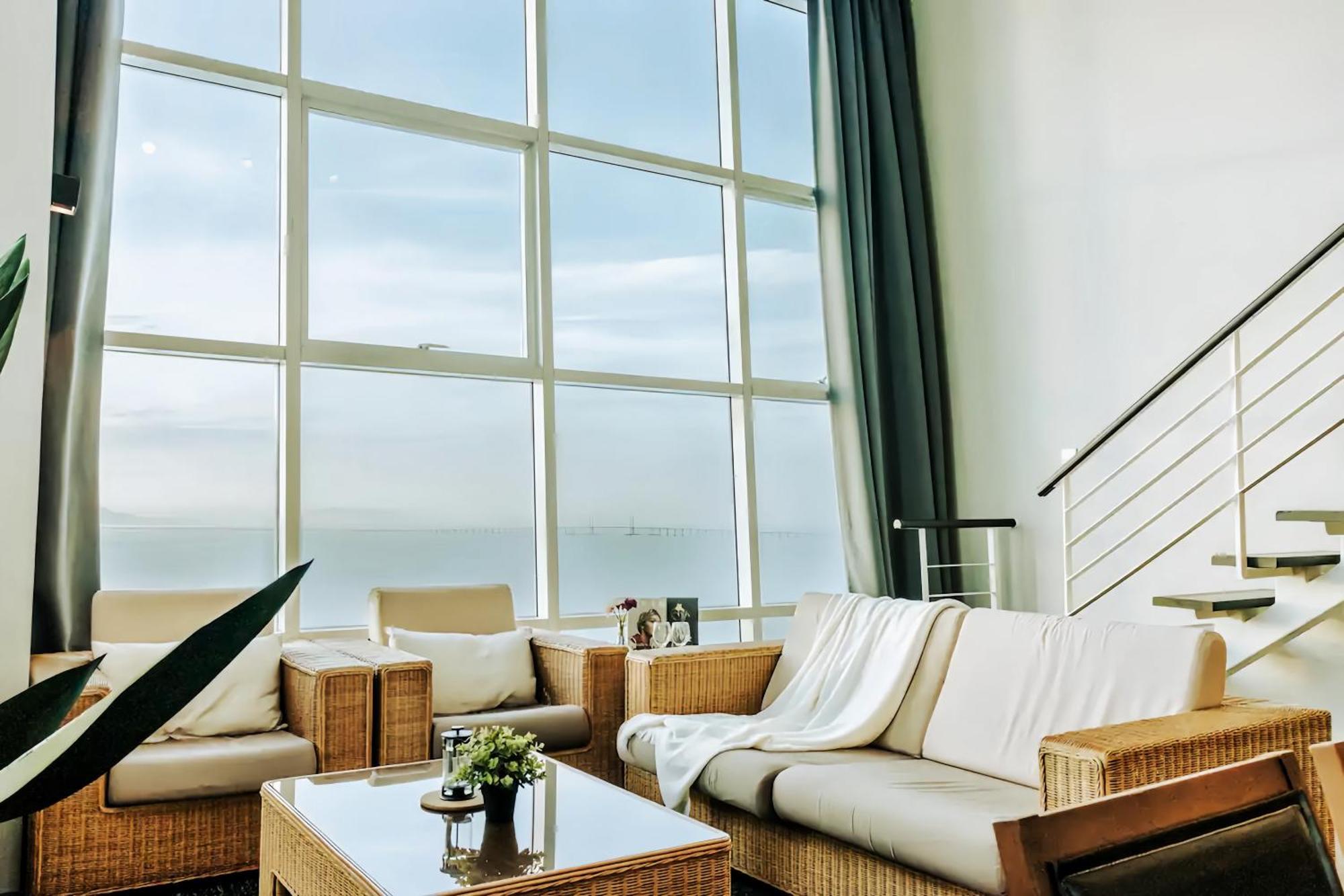 Maritime Seaview Suites Penang George Town Exterior foto